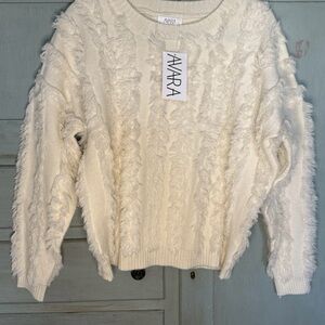 Avara Women’s Crewneck Cream Sweater Size M NWT